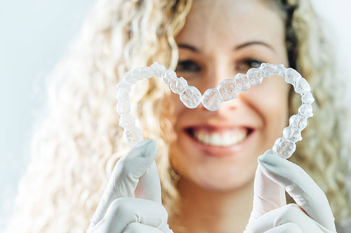 5 Reasons to Straighten Teeth With Invisalign